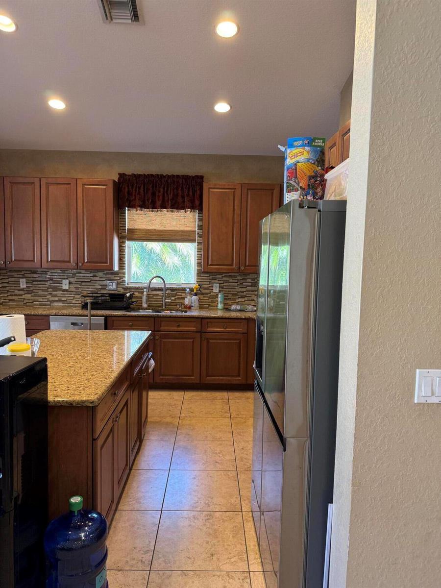 Ver detalles 4149 4 / 3 2759 sq. ft. $ 2026-06-15 0 foto