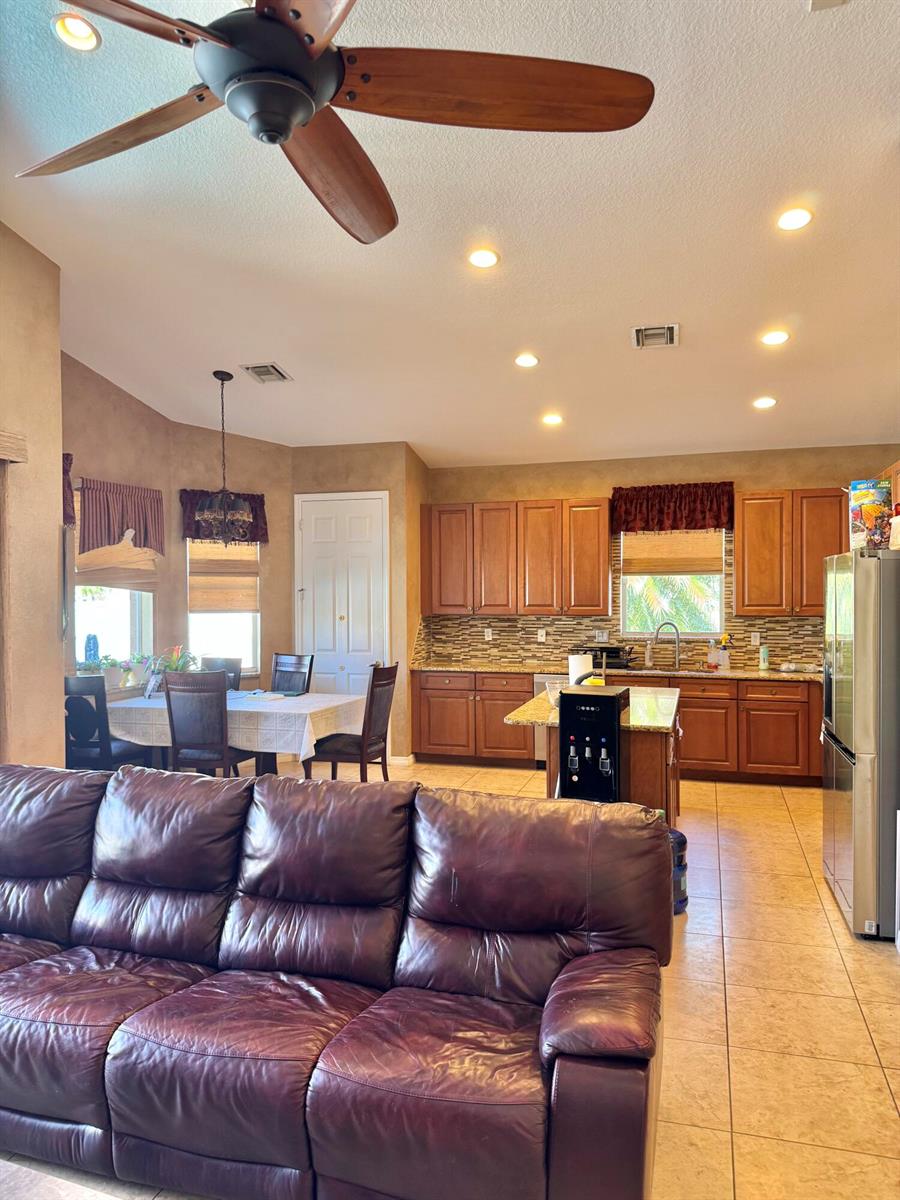 Ver detalles 4149 4 / 3 2759 sq. ft. $ 2026-06-15 0 foto