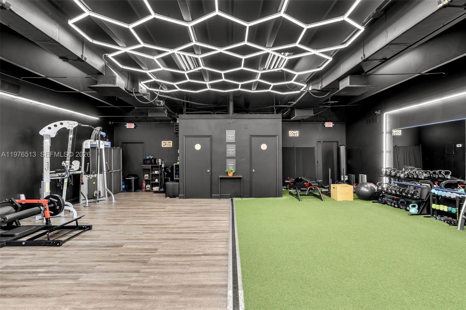   /   кв.футов $ 2026-03-04 0 Фото