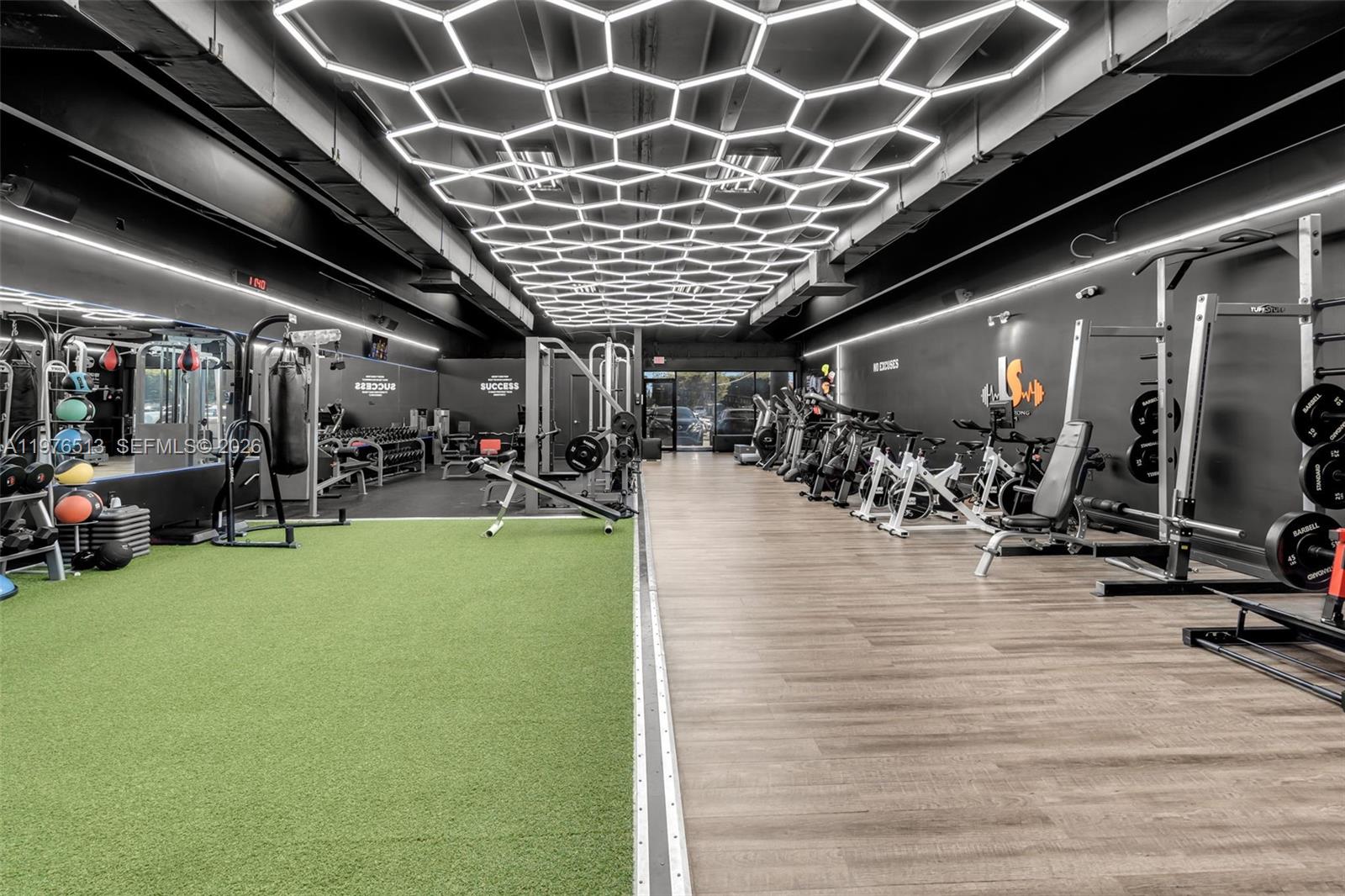   /   кв.футов $ 2026-03-04 0 Фото