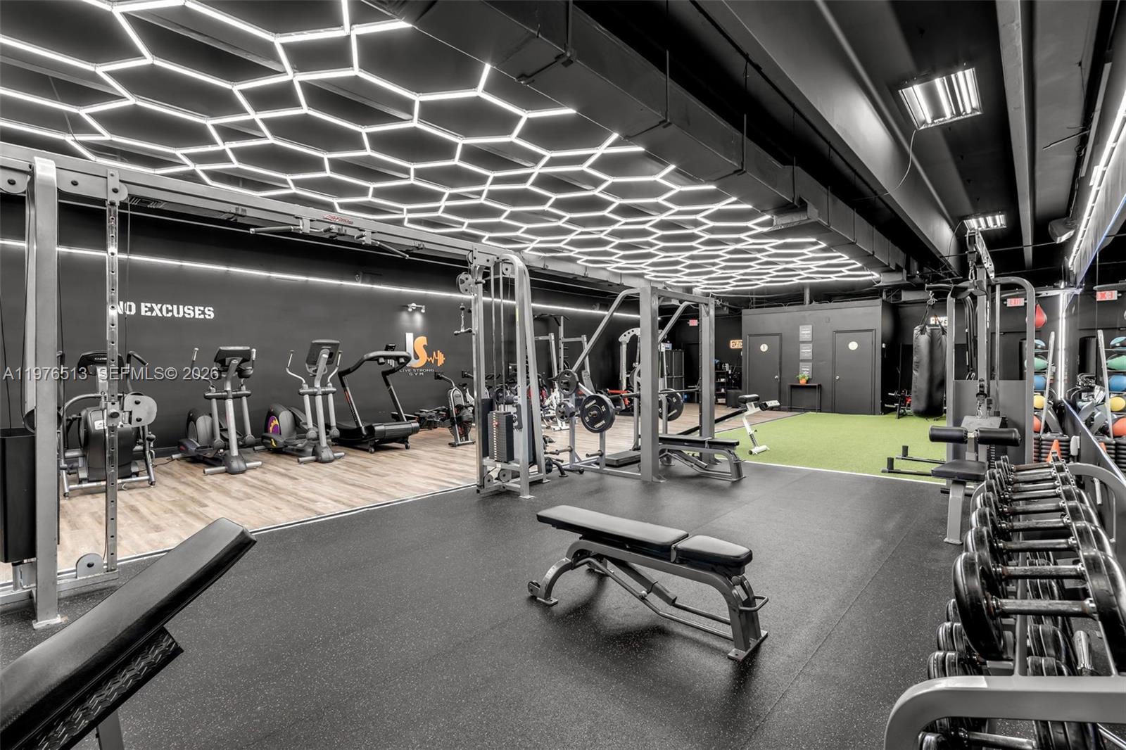   /   кв.футов $ 2026-03-04 0 Фото