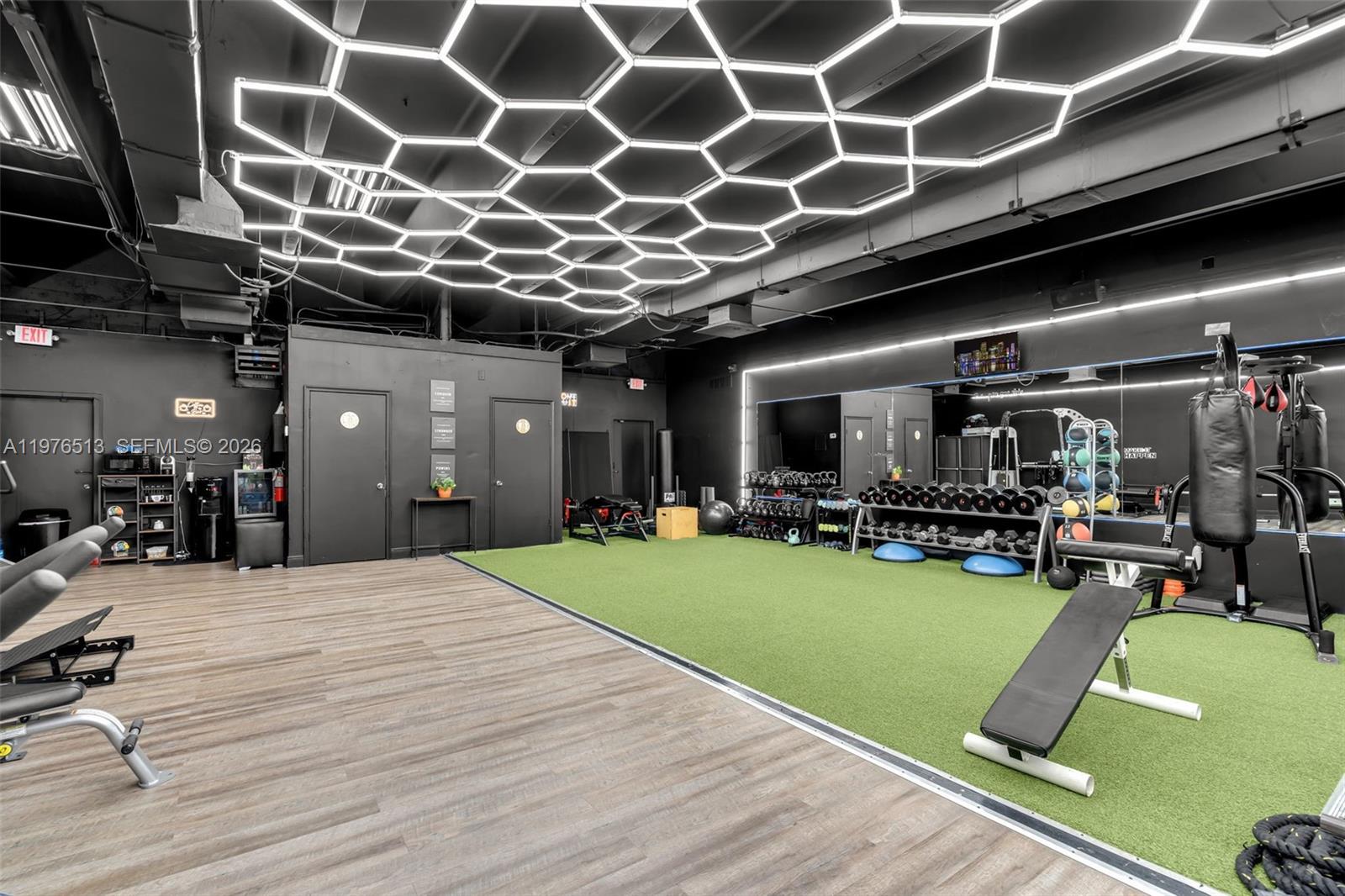   /   кв.футов $ 2026-03-04 0 Фото