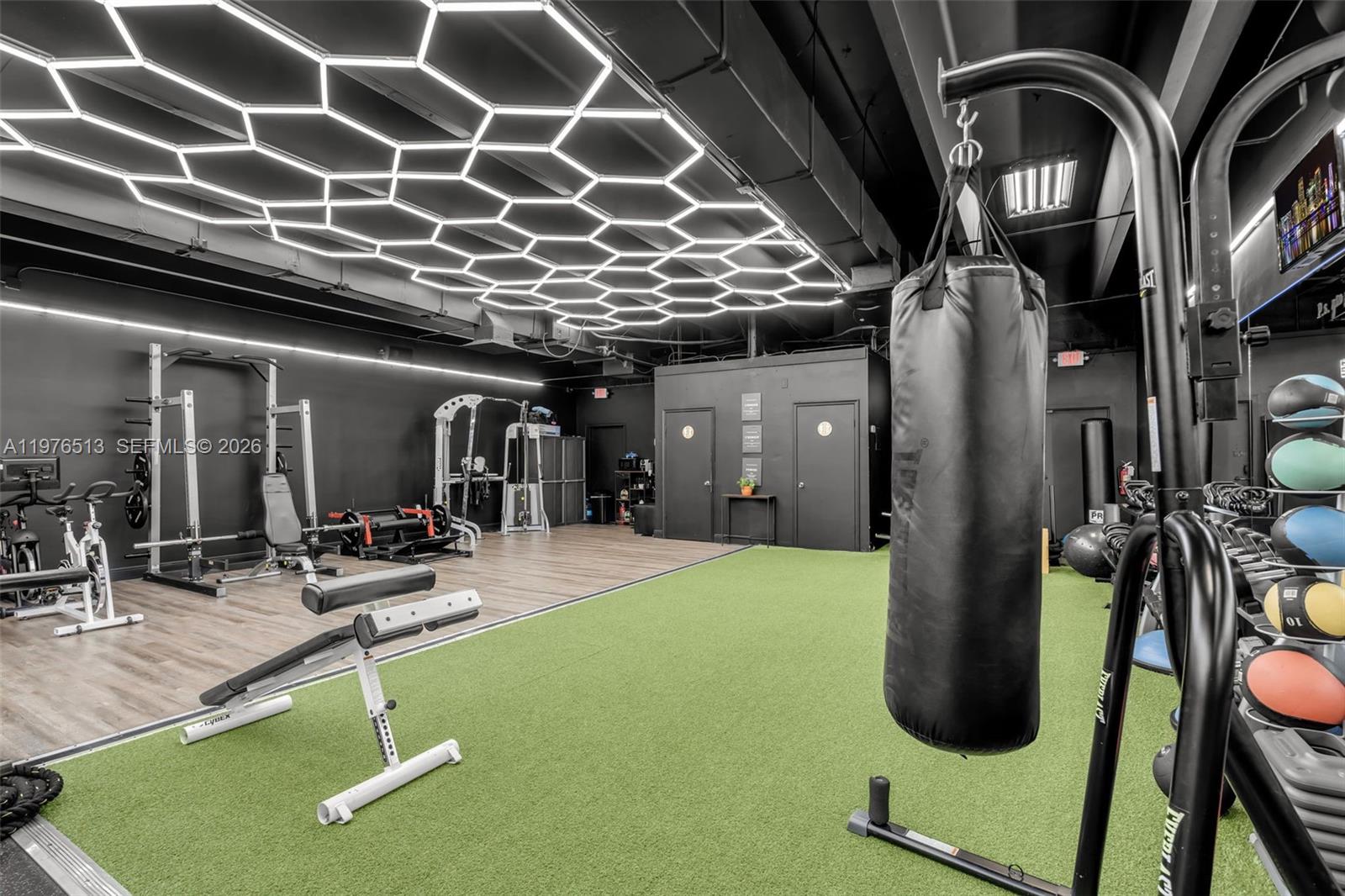   /   кв.футов $ 2026-03-04 0 Фото