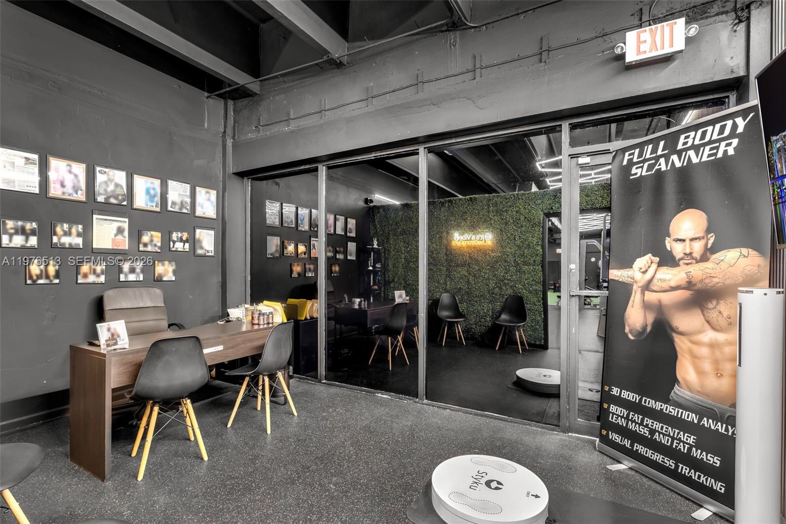   /   кв.футов $ 2026-03-04 0 Фото