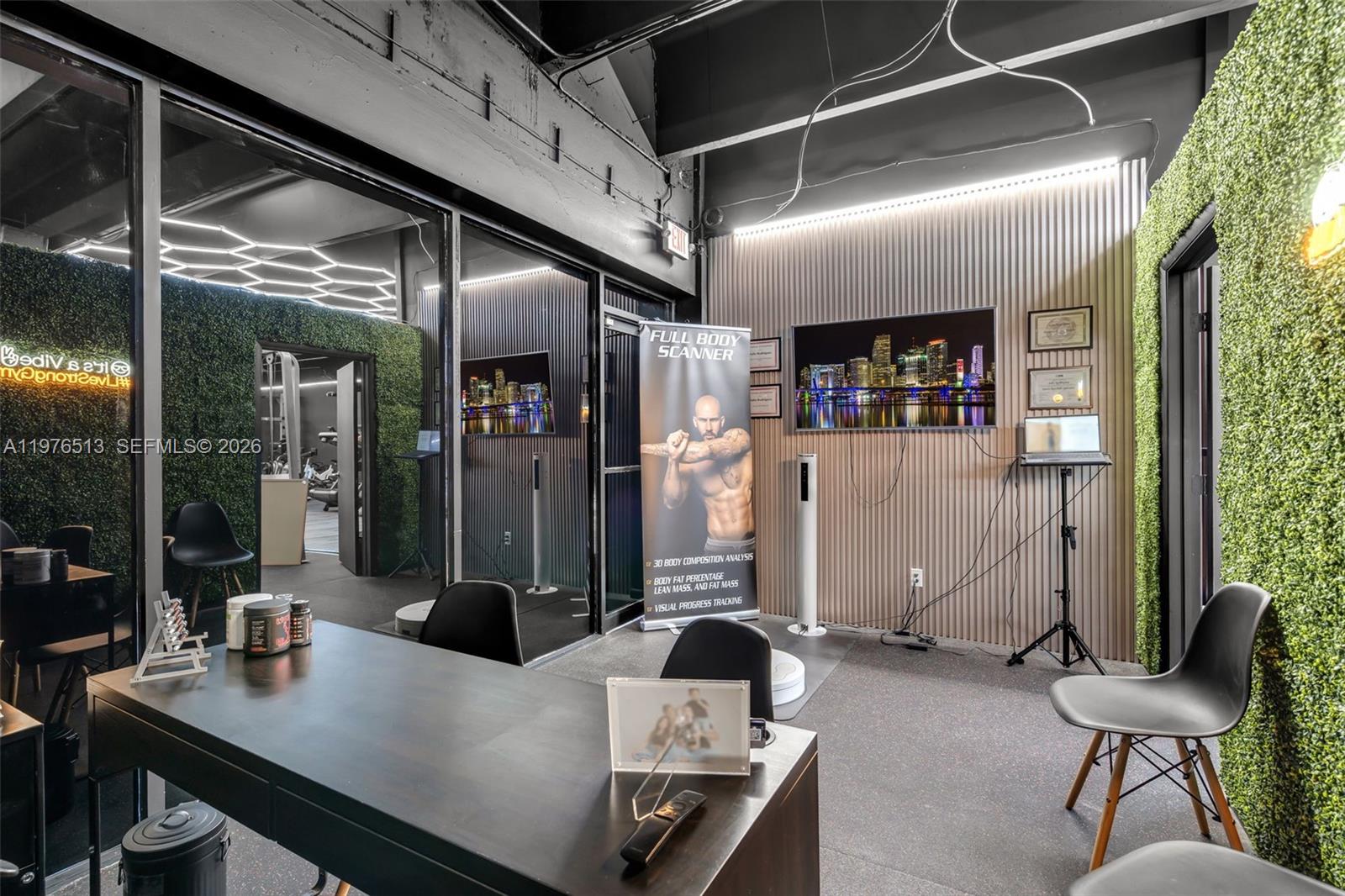   /   кв.футов $ 2026-03-04 0 Фото