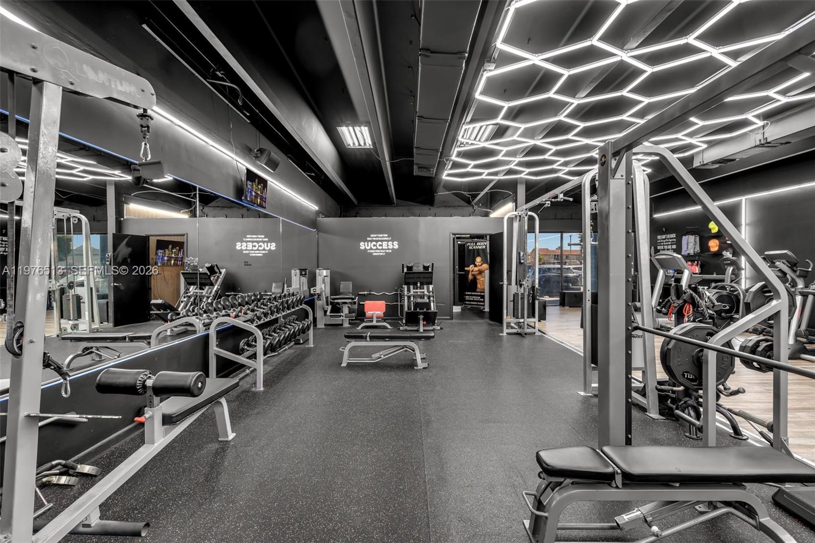   /   кв.футов $ 2026-03-04 0 Фото