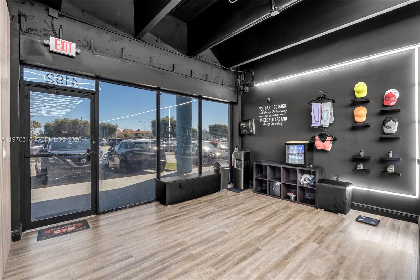   /   кв.футов $ 2026-03-04 0 Фото