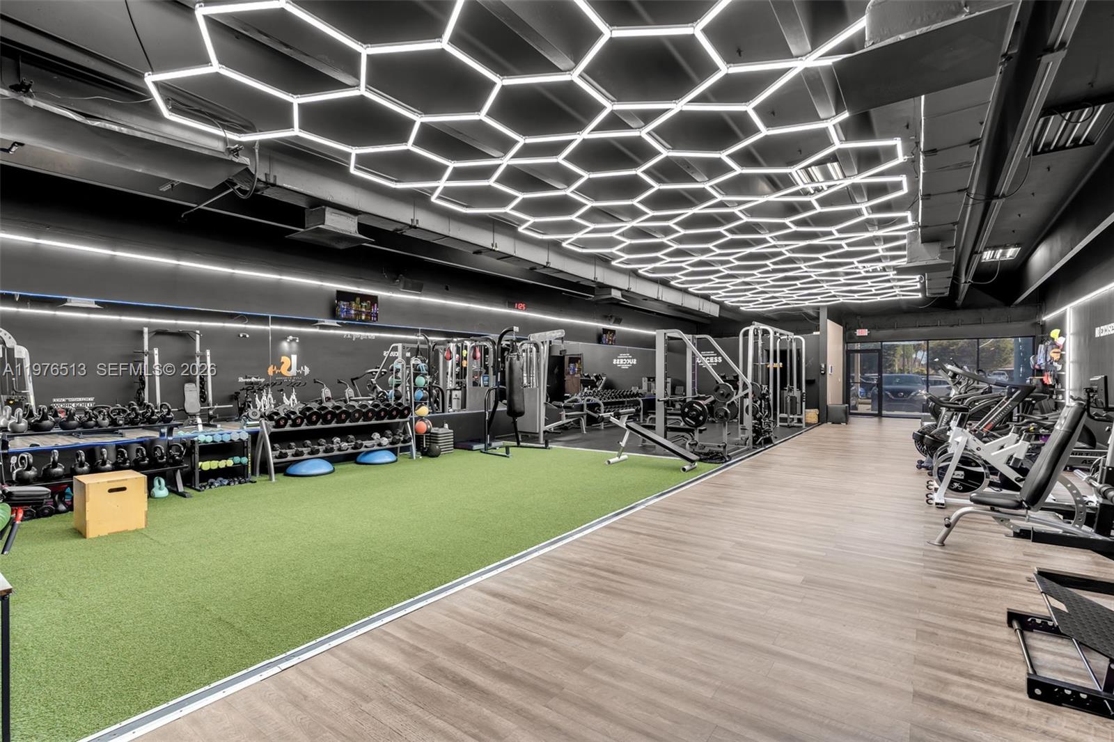   /   кв.футов $ 2026-03-04 0 Фото