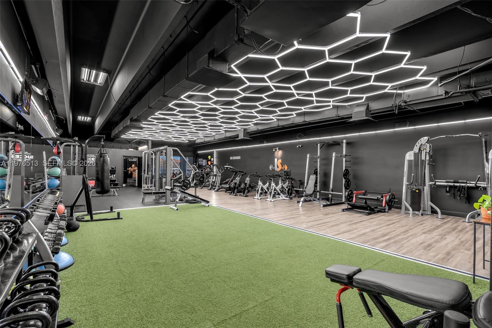   /   кв.футов $ 2026-03-04 0 Фото