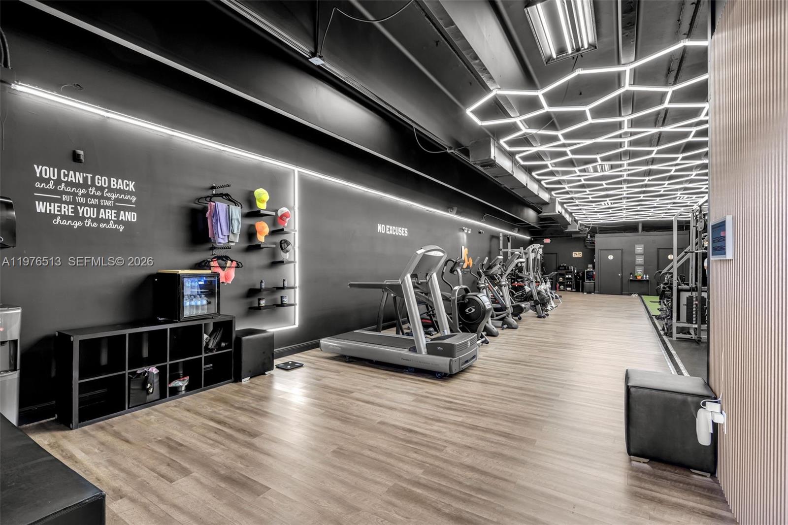   /   кв.футов $ 2026-03-04 0 Фото