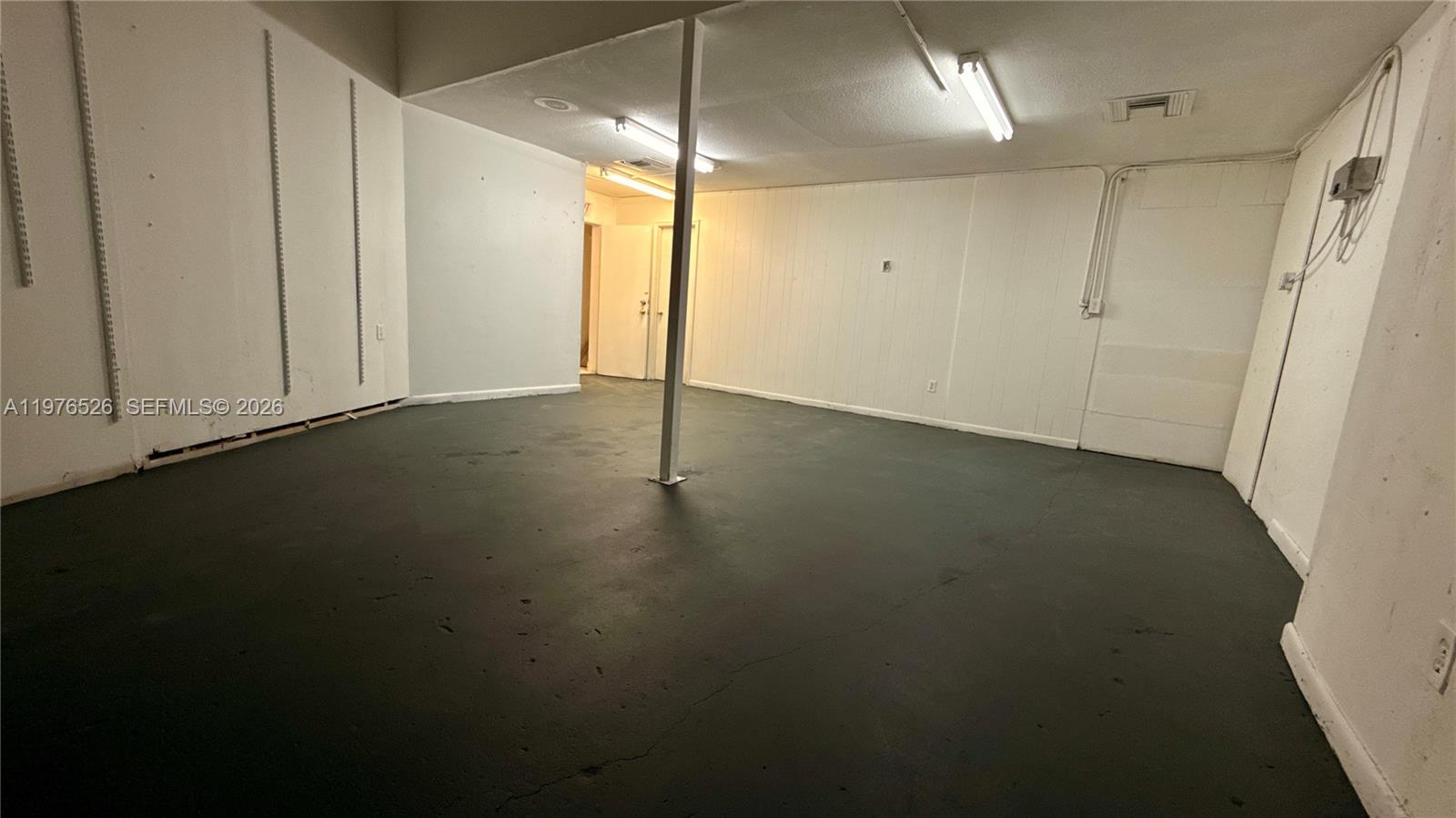 1  /   sq. ft. $ 2026-03-04 0 Photo