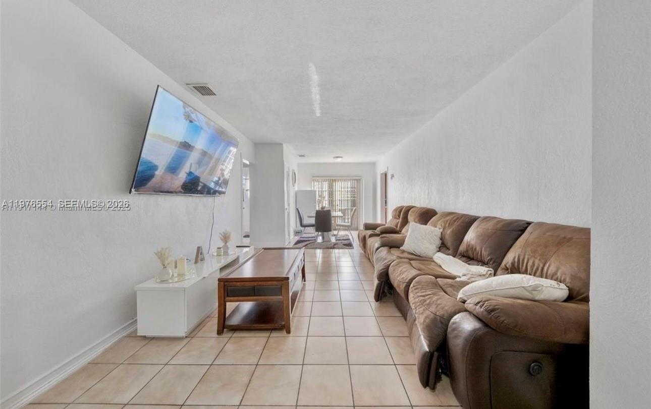 5300 3 / 2 1196 sq. ft. $ 2026-03-04 0 foto