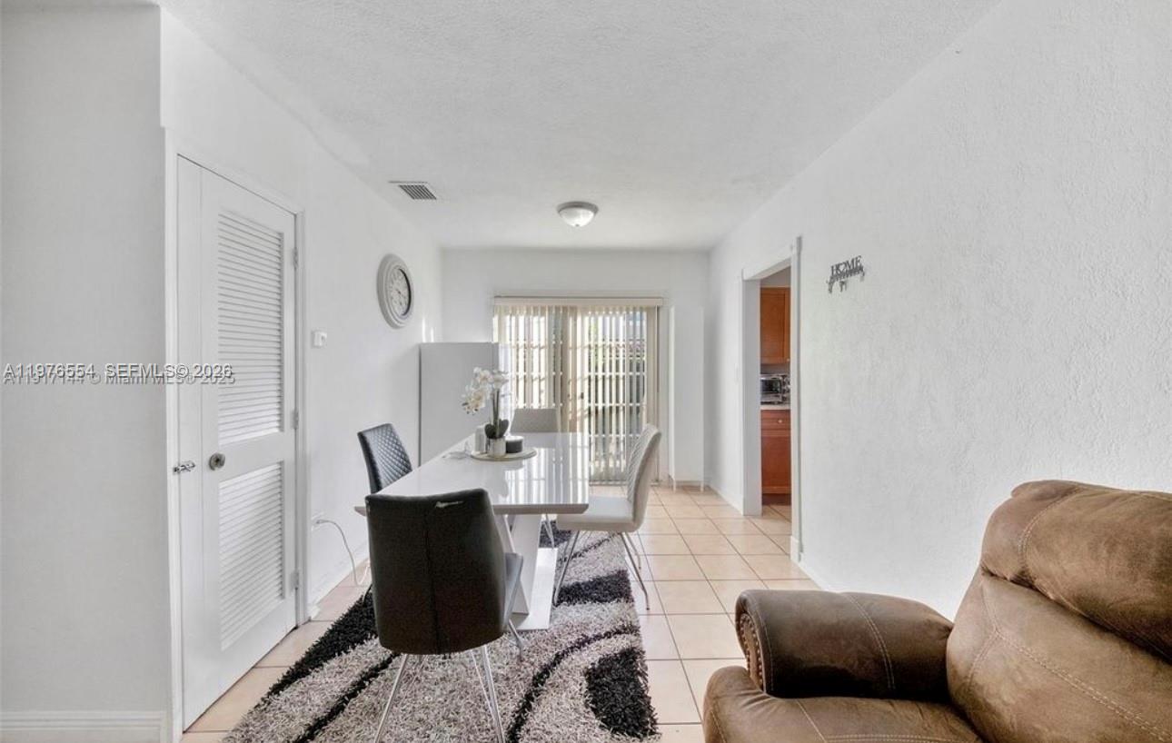 5300 3 / 2 1196 sq. ft. $ 2026-03-04 0 foto