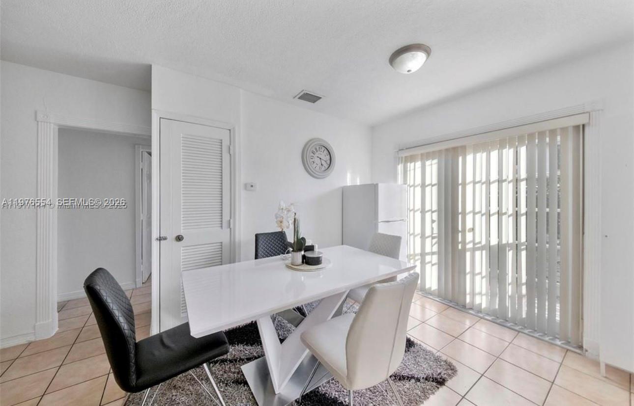 5300 3 / 2 1196 sq. ft. $ 2026-03-04 0 foto