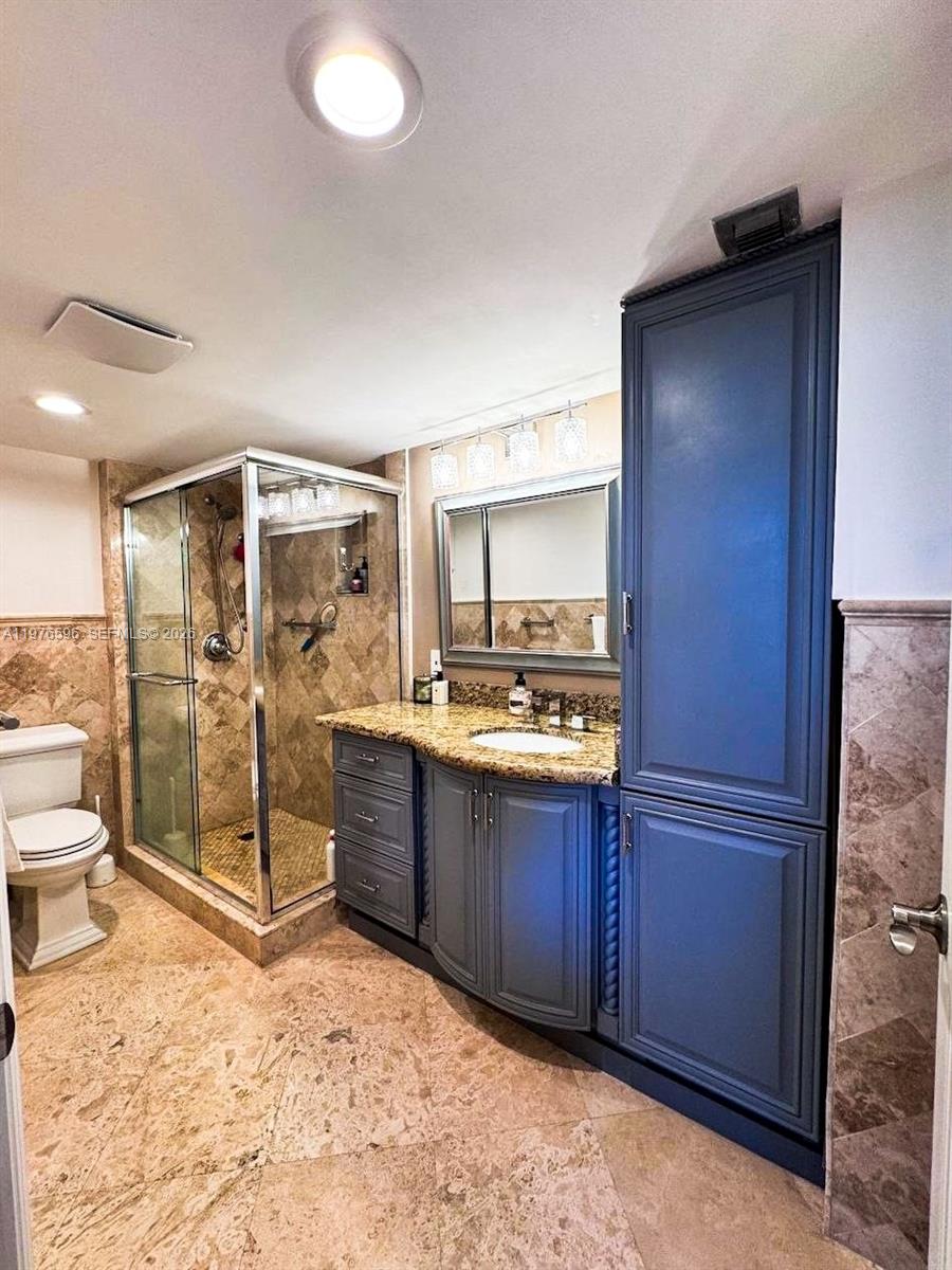 902 1 / 2 1240 кв.футов $ 2026-03-04 0 Фото