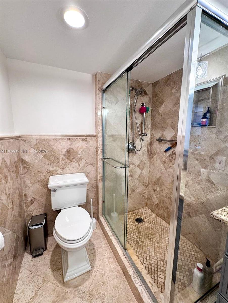 902 1 / 2 1240 кв.футов $ 2026-03-04 0 Фото