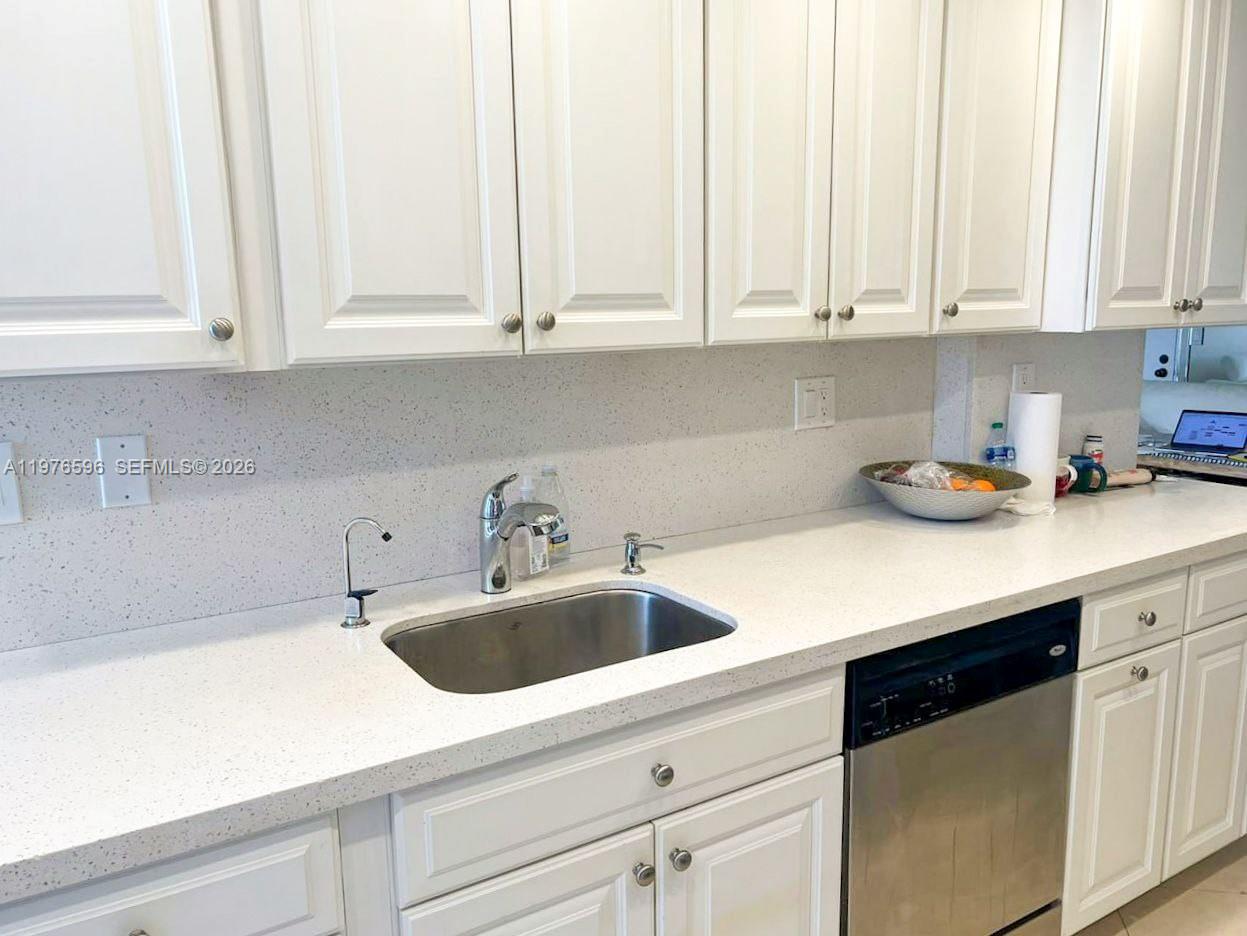 902 1 / 2 1240 кв.футов $ 2026-03-04 0 Фото