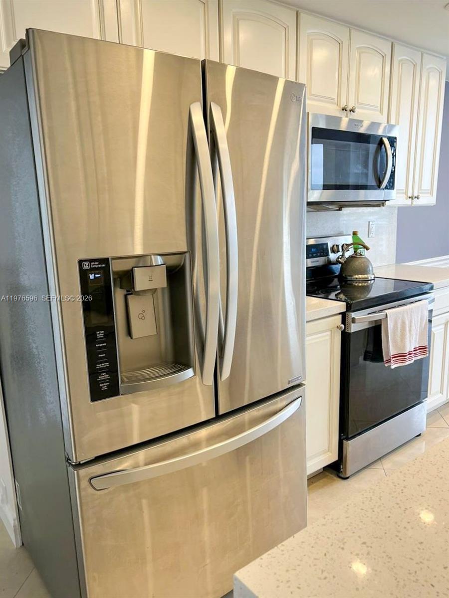 902 1 / 2 1240 кв.футов $ 2026-03-04 0 Фото