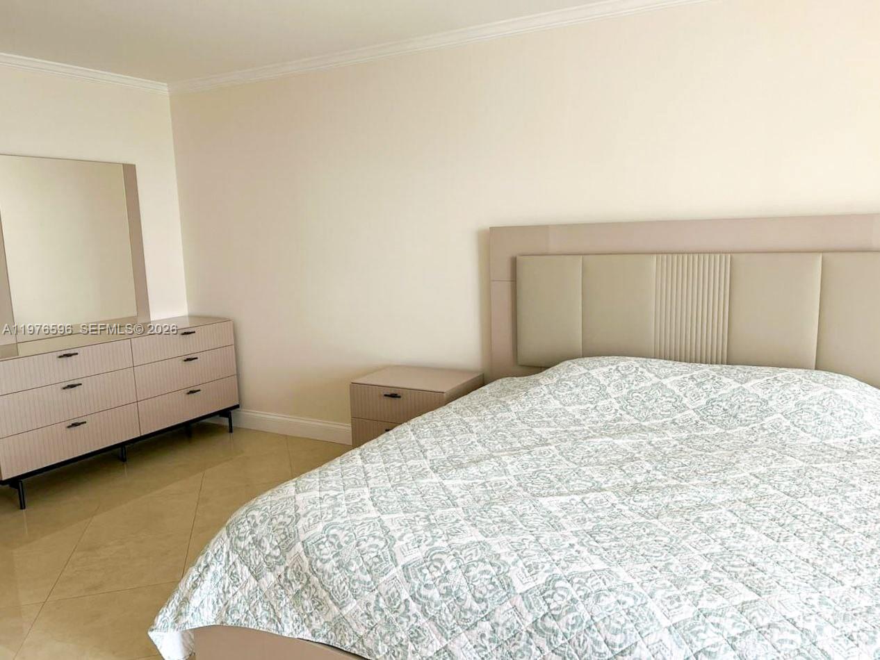 902 1 / 2 1240 кв.футов $ 2026-03-04 0 Фото