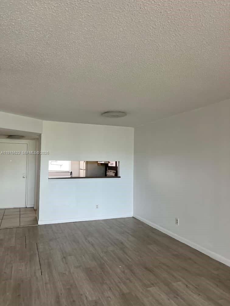 108  /   кв.футов $ 2026-03-04 0 Фото