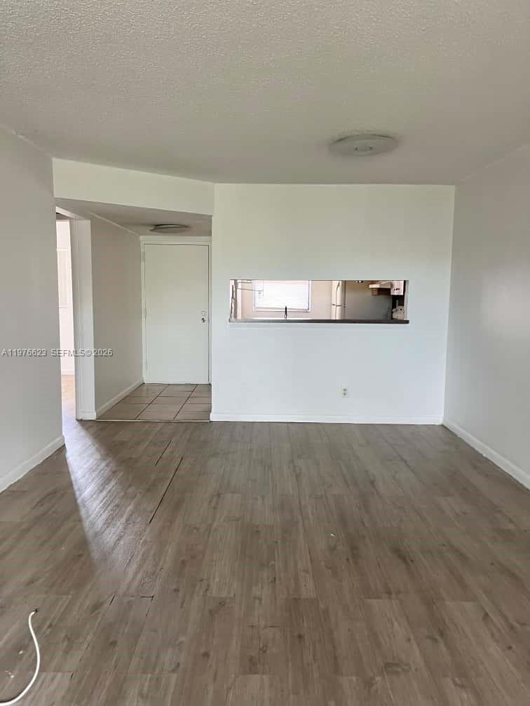 108  /   кв.футов $ 2026-03-04 0 Фото