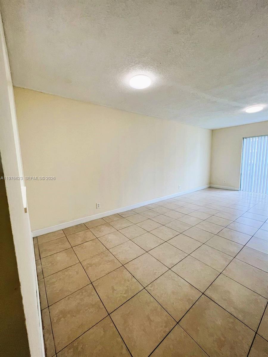 108  /   кв.футов $ 2026-03-04 0 Фото