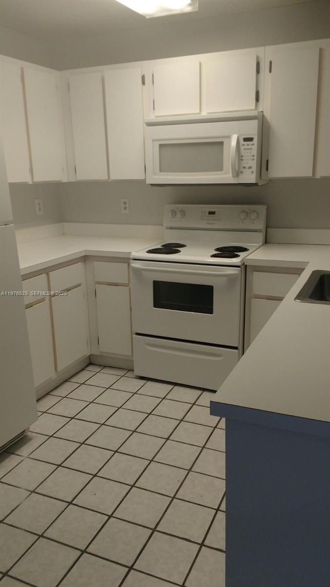 108  /   кв.футов $ 2026-03-04 0 Фото