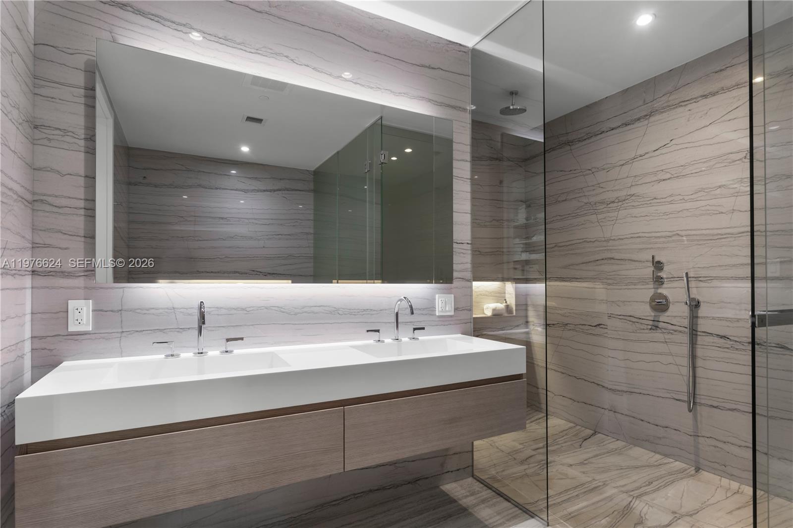 Подробнее 604 2 / 3 1457 кв.футов $ 2026-03-04 0 Фото