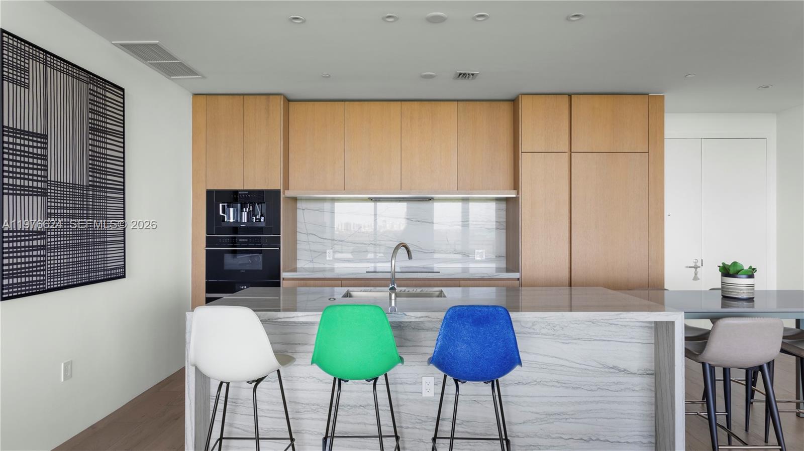 Подробнее 604 2 / 3 1457 кв.футов $ 2026-03-04 0 Фото