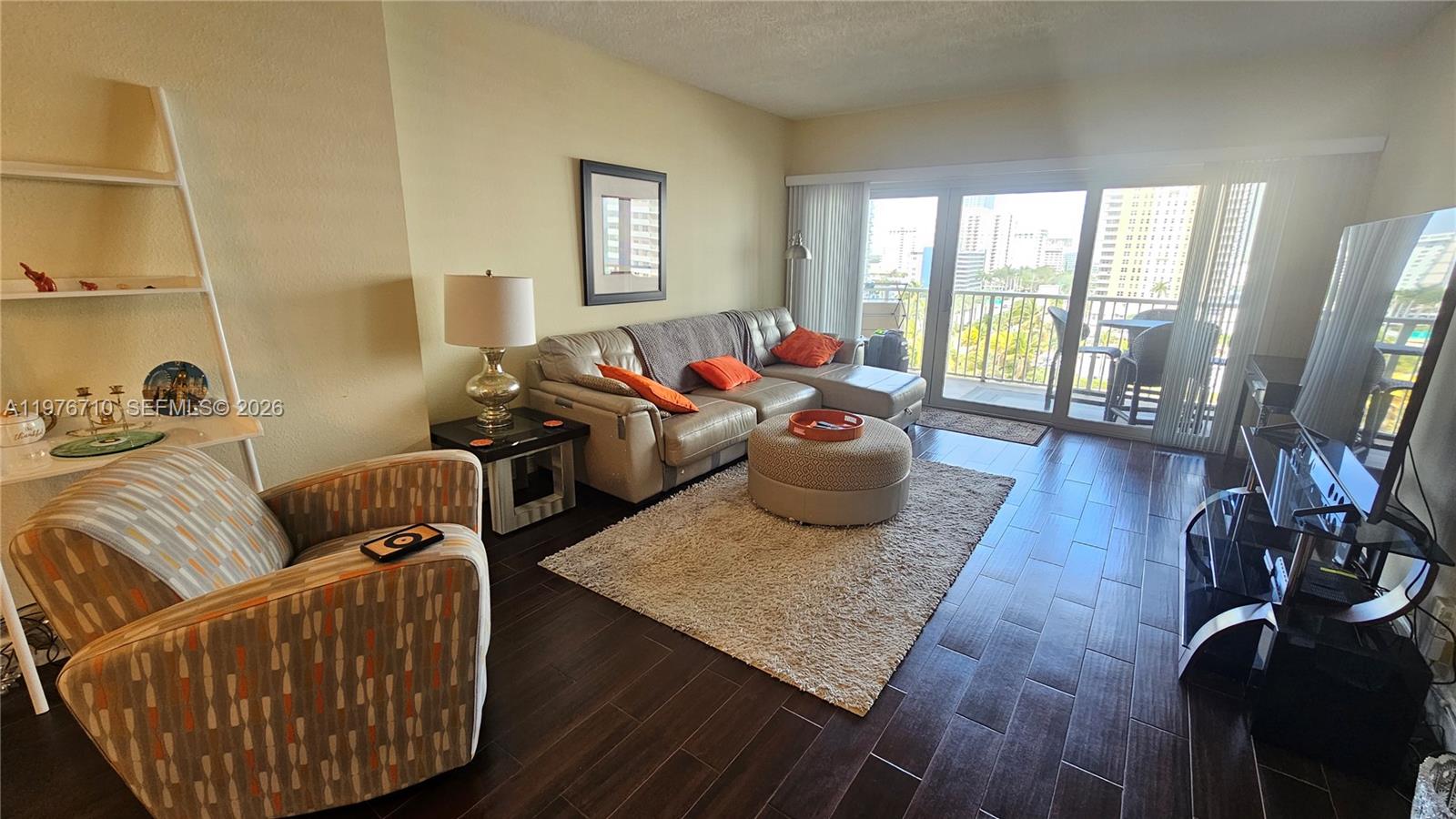 7M 1 / 2 870 sq. ft. $ 2026-03-04 0 foto