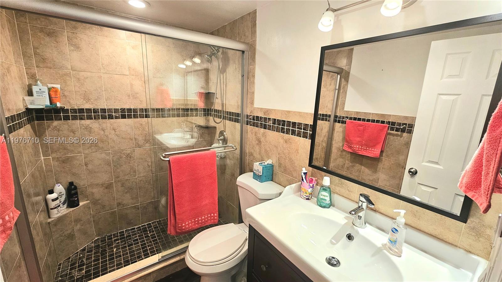 7M 1 / 2 870 sq. ft. $ 2026-03-04 0 foto