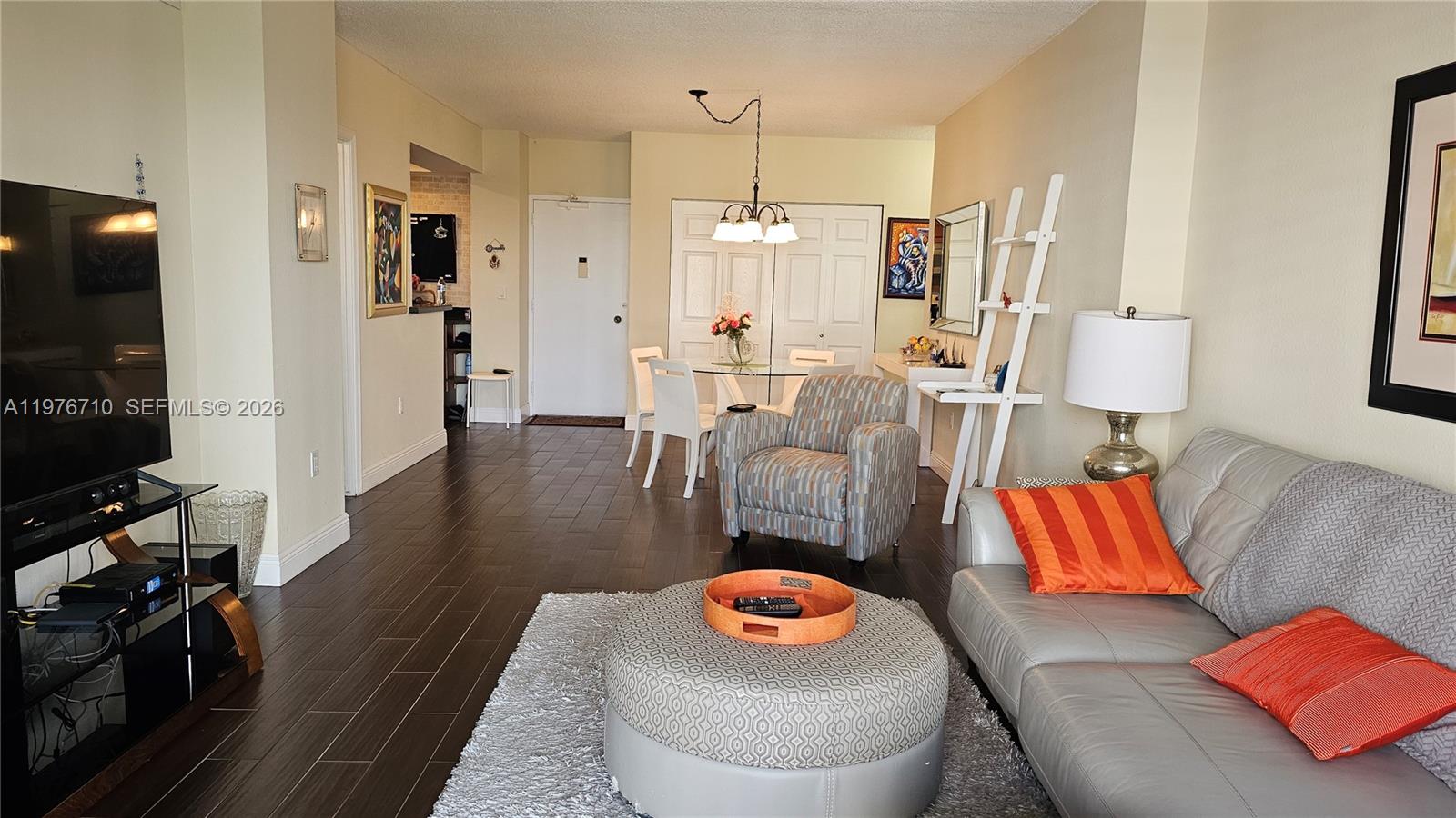 7M 1 / 2 870 sq. ft. $ 2026-03-04 0 foto