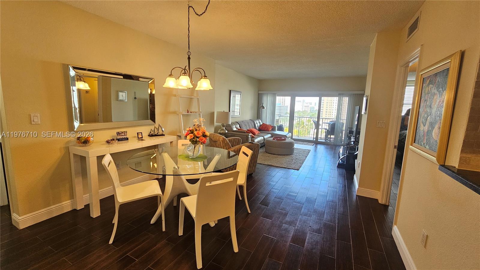 7M 1 / 2 870 sq. ft. $ 2026-03-04 0 foto