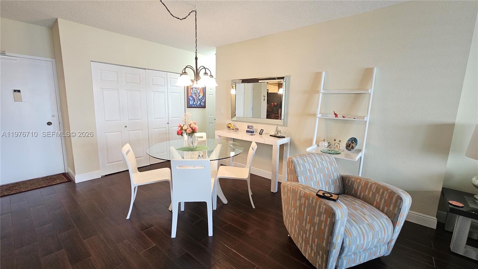 7M 1 / 2 870 sq. ft. $ 2026-03-04 0 foto