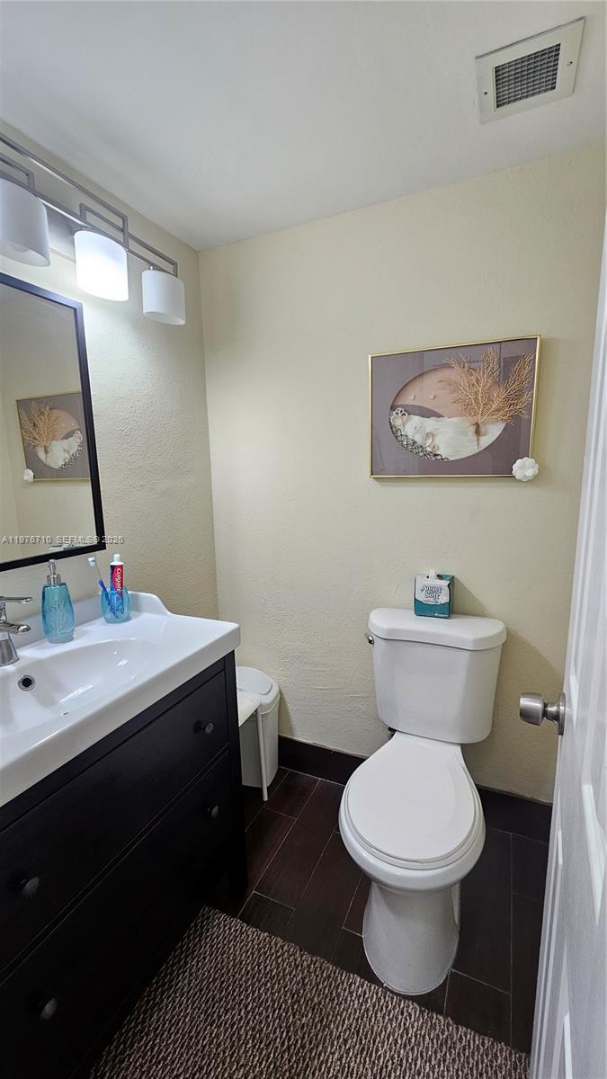 7M 1 / 2 870 sq. ft. $ 2026-03-04 0 foto