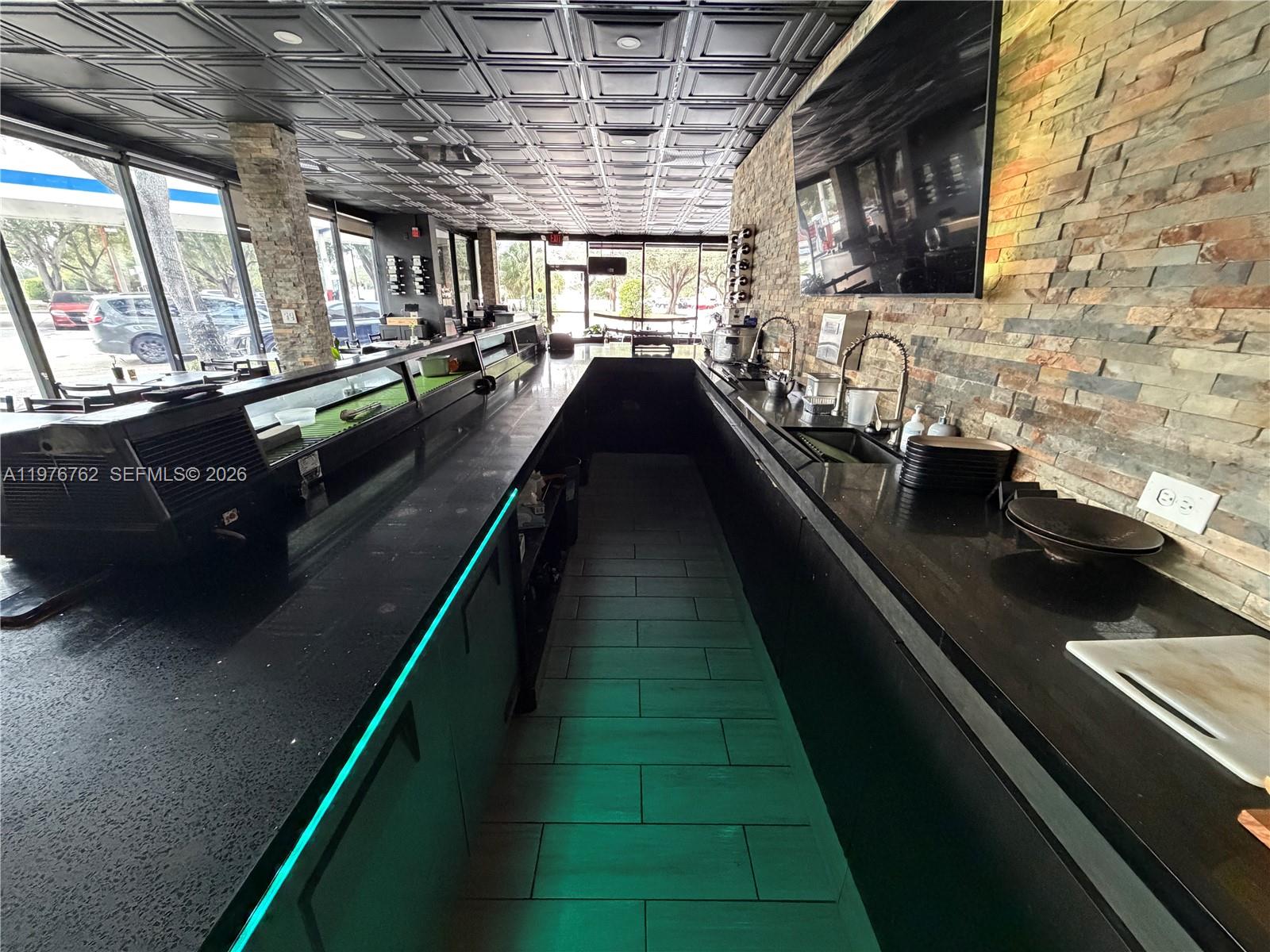   /   кв.футов $ 2026-03-04 0 Фото