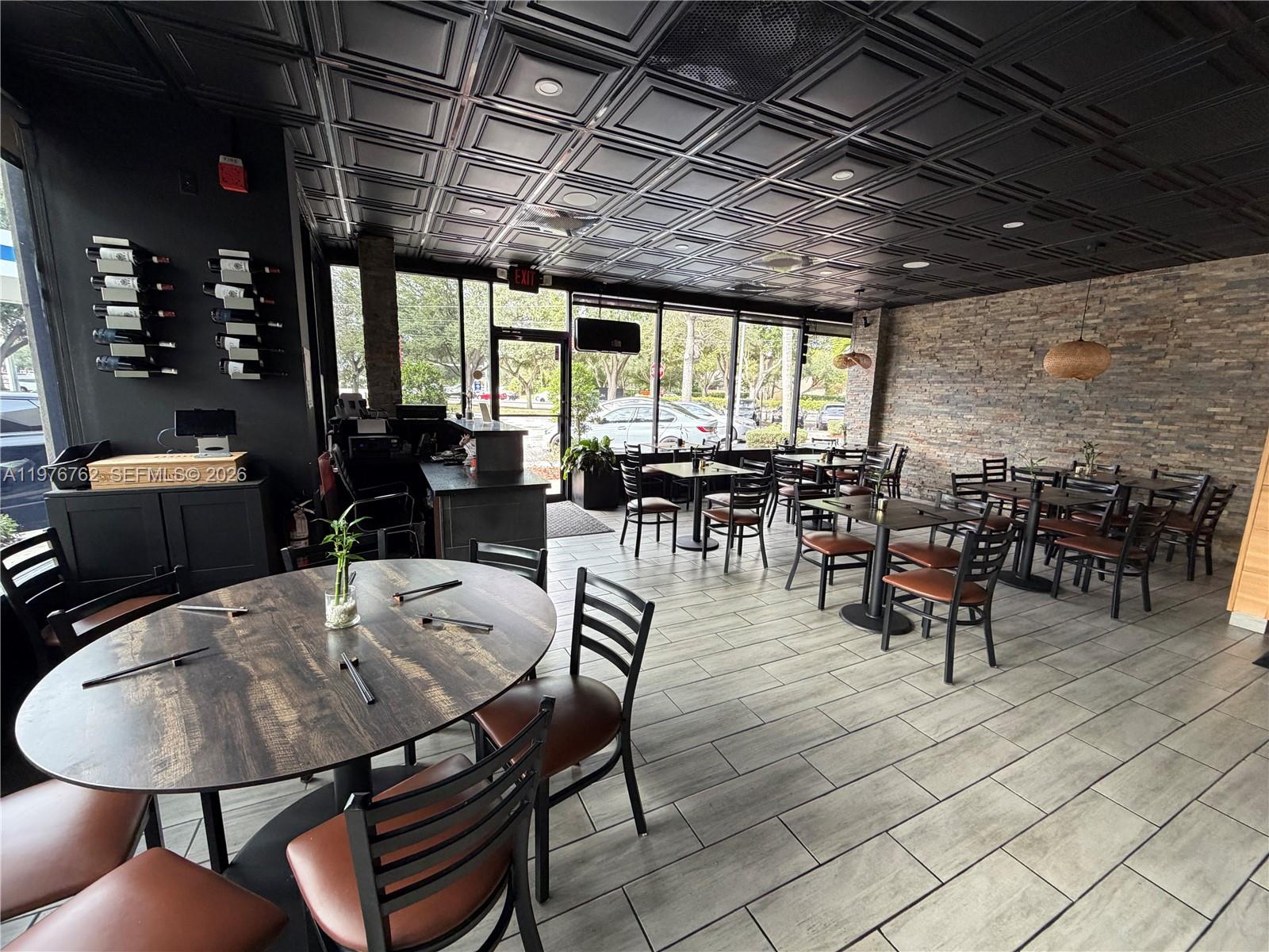   /   кв.футов $ 2026-03-04 0 Фото