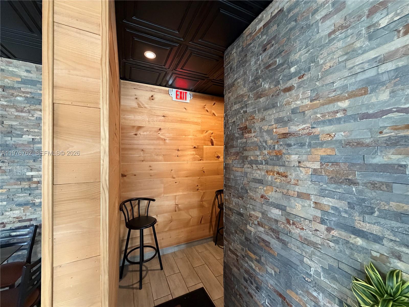   /   кв.футов $ 2026-03-04 0 Фото