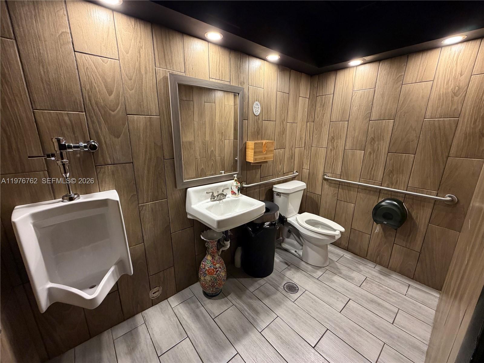   /   кв.футов $ 2026-03-04 0 Фото