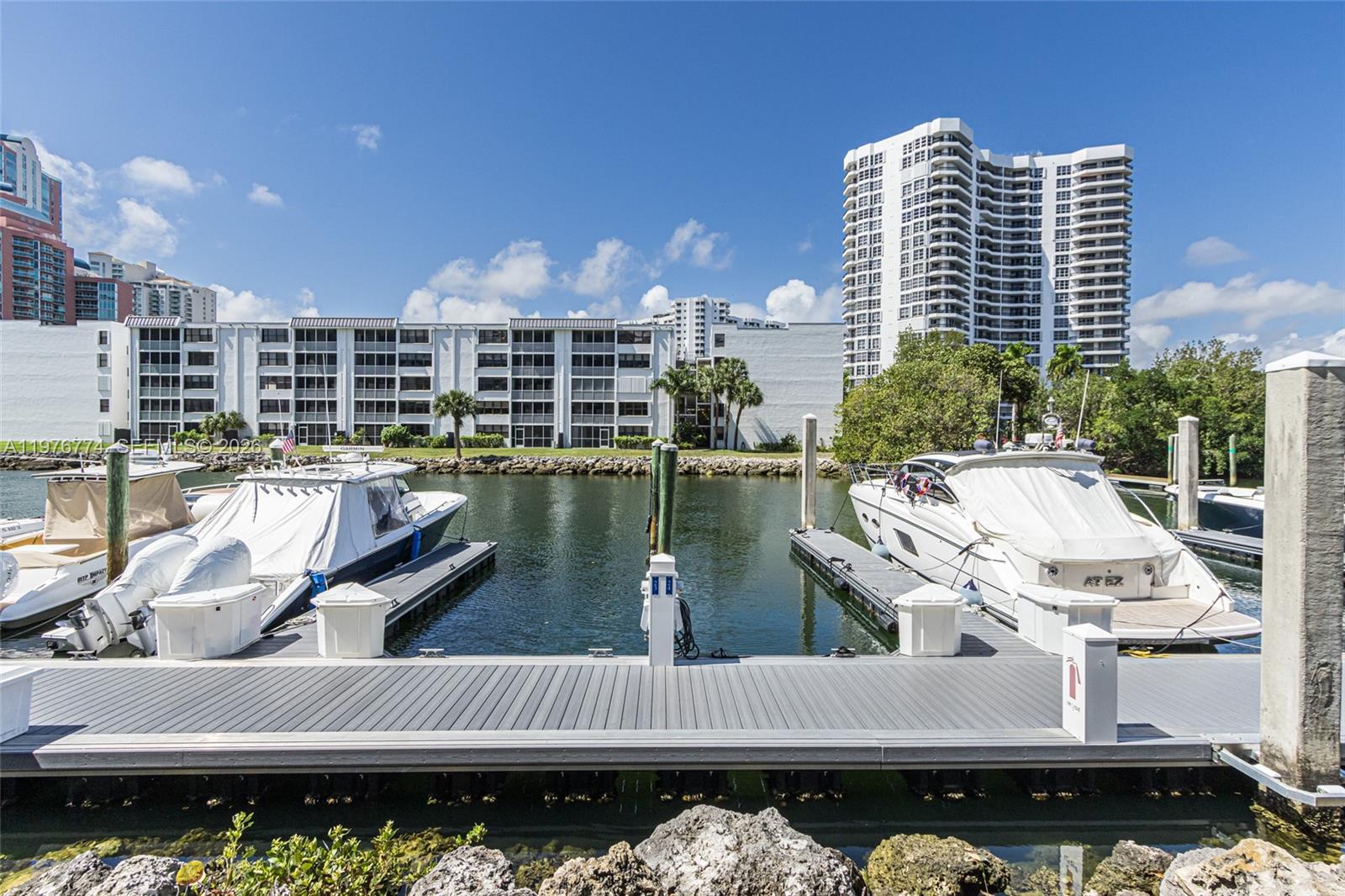   /   кв.футов $ 2026-03-04 0 Фото