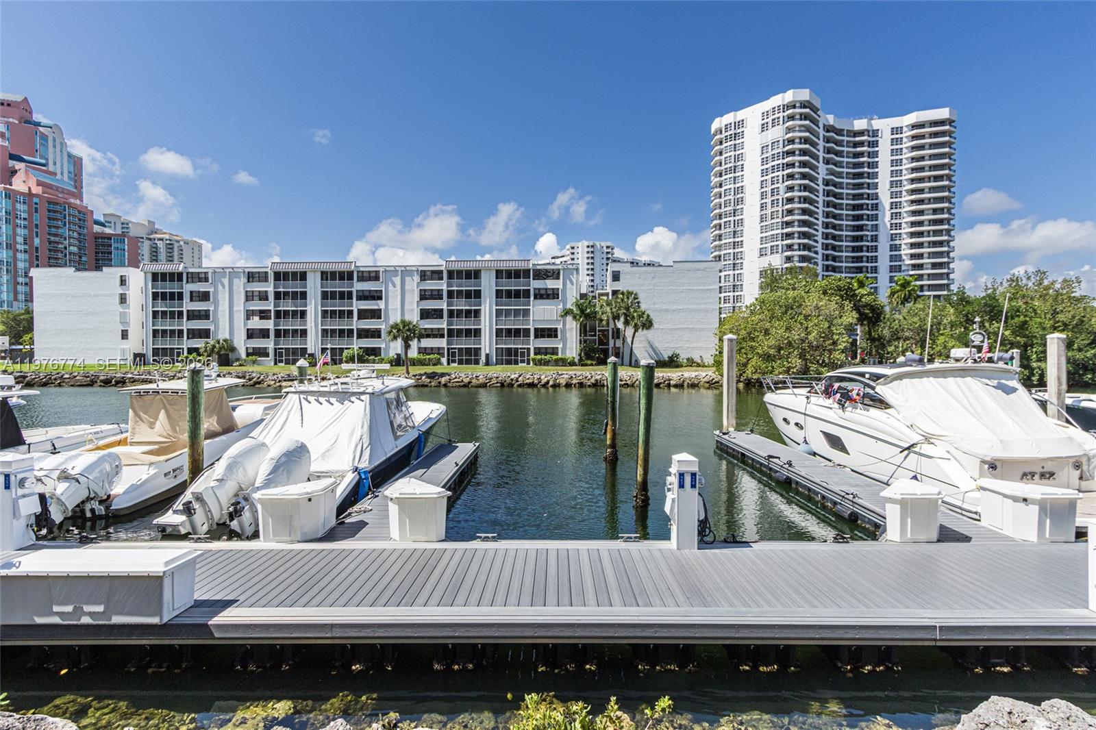   /   кв.футов $ 2026-03-04 0 Фото