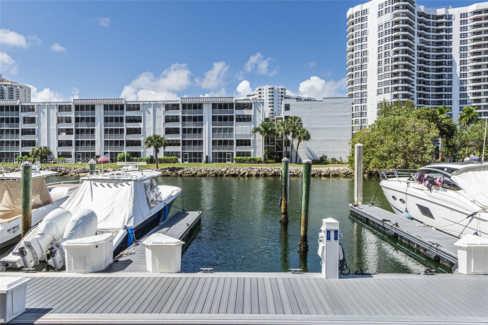   /   кв.футов $ 2026-03-04 0 Фото