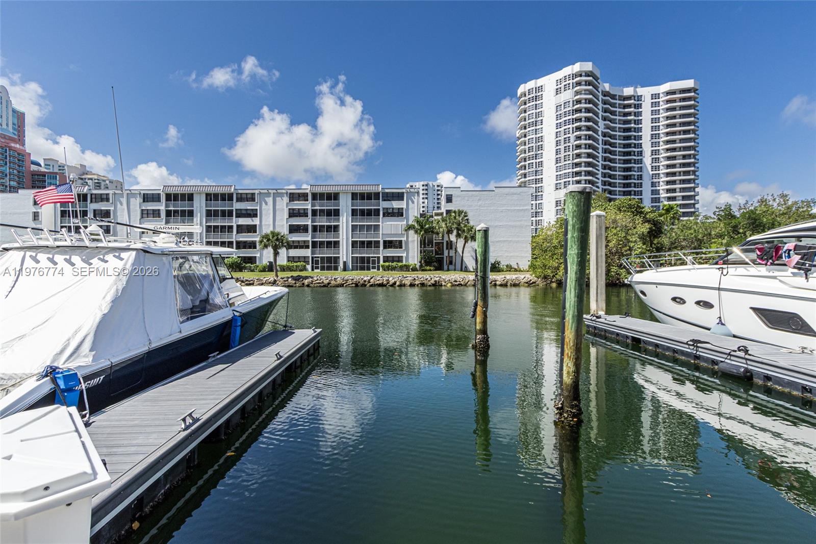   /   кв.футов $ 2026-03-04 0 Фото