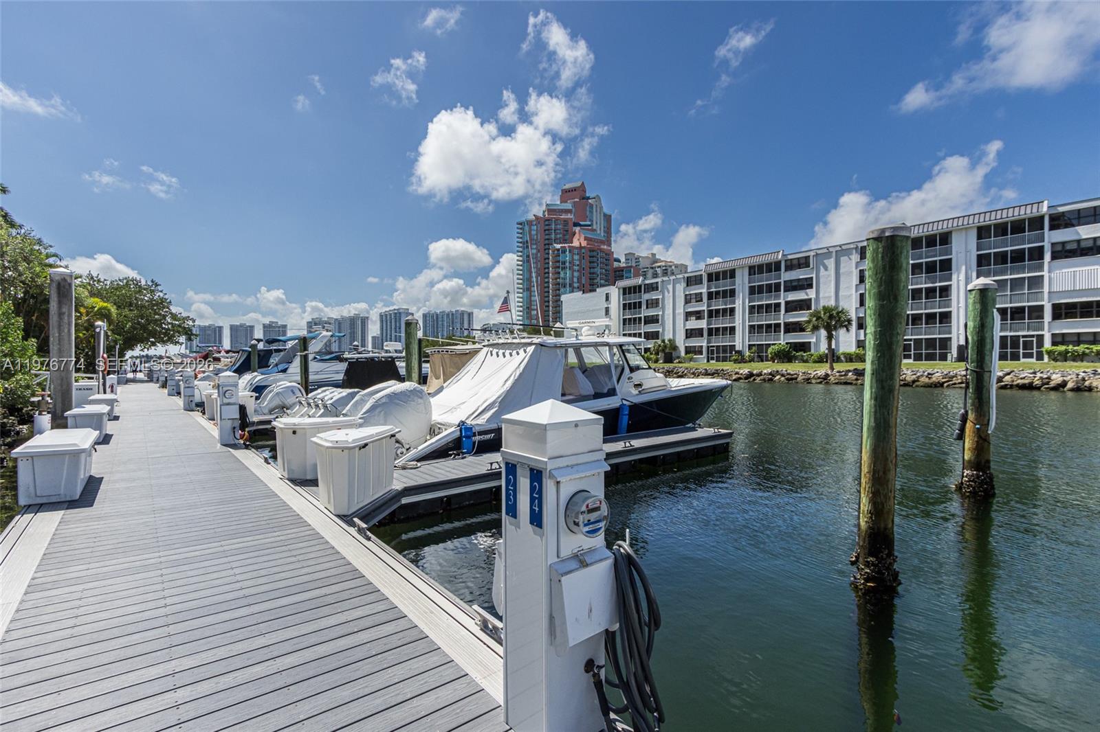   /   кв.футов $ 2026-03-04 0 Фото