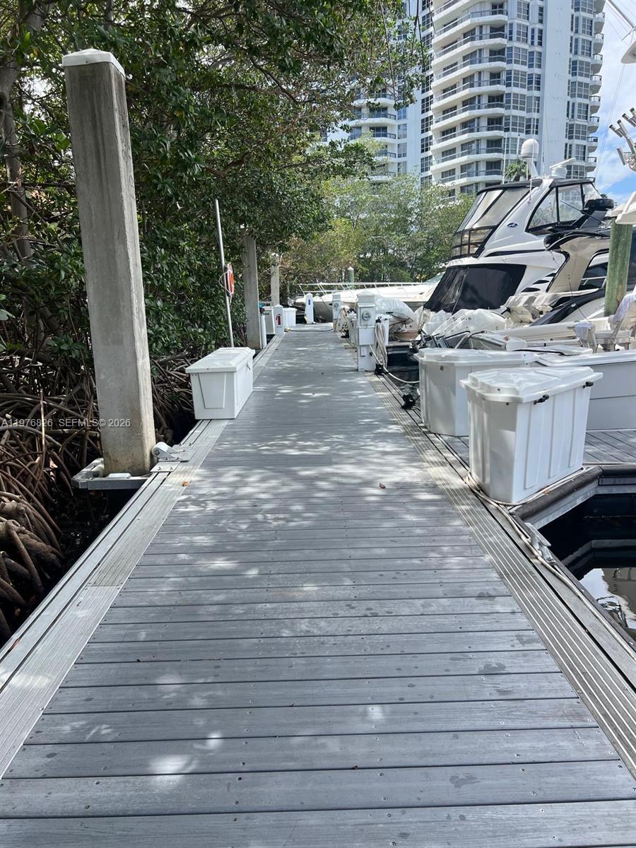   /   кв.футов $ 2026-03-04 0 Фото