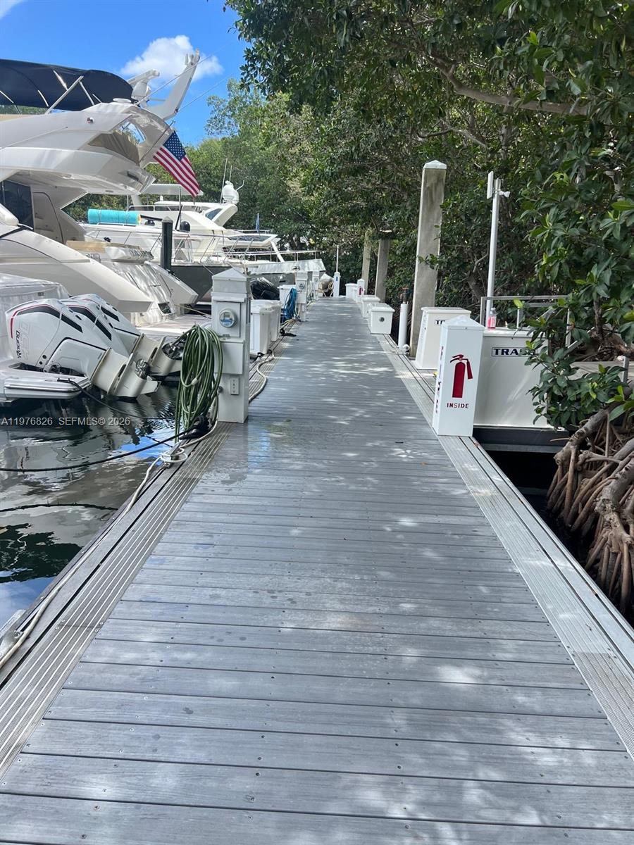   /   кв.футов $ 2026-03-04 0 Фото