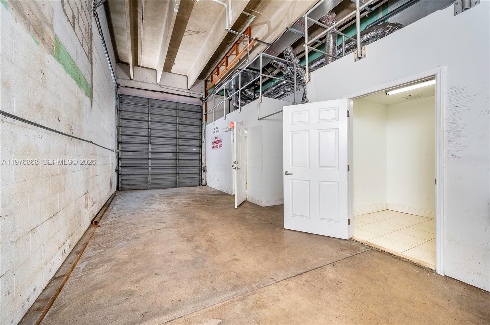 J  /   кв.футов $ 2026-03-04 0 Фото