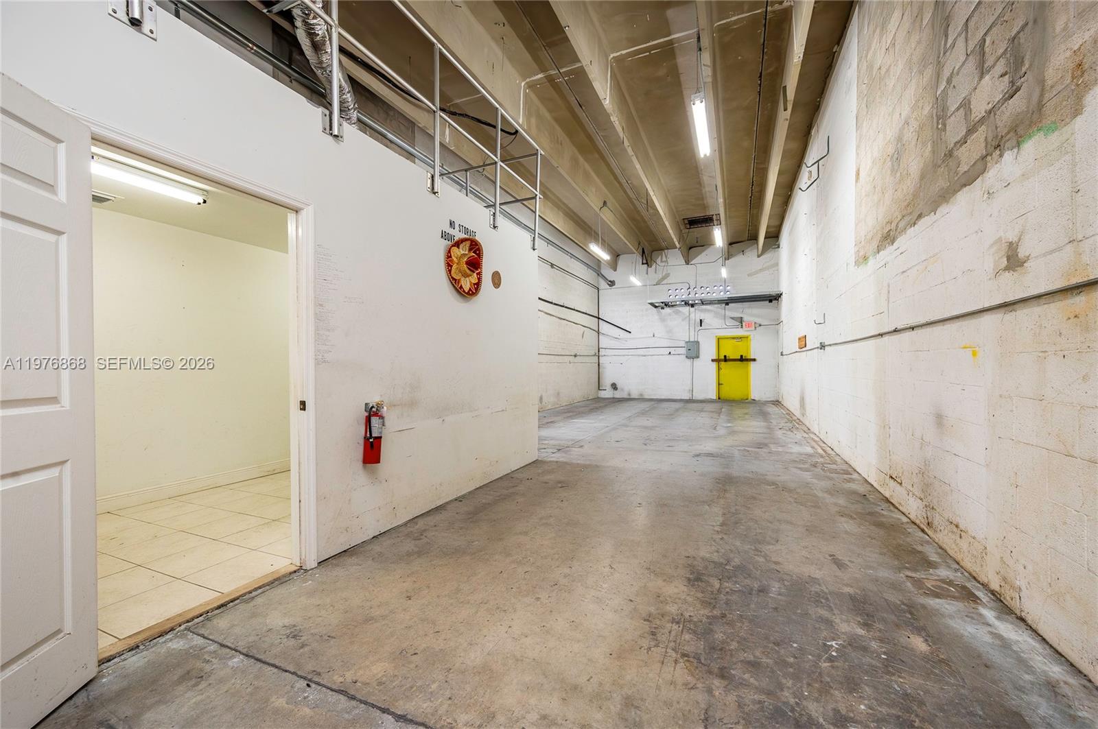 J  /   кв.футов $ 2026-03-04 0 Фото