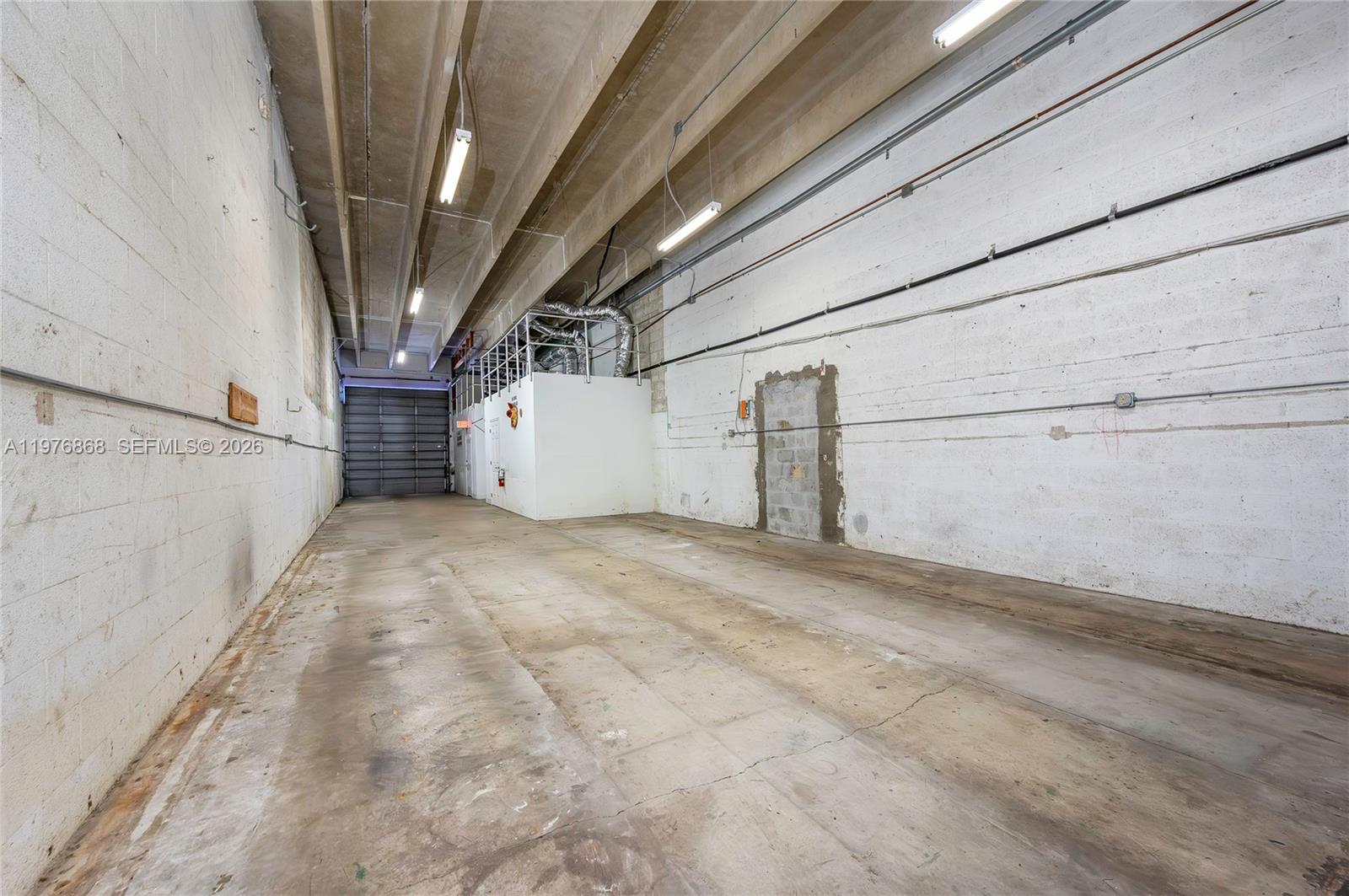 J  /   кв.футов $ 2026-03-04 0 Фото