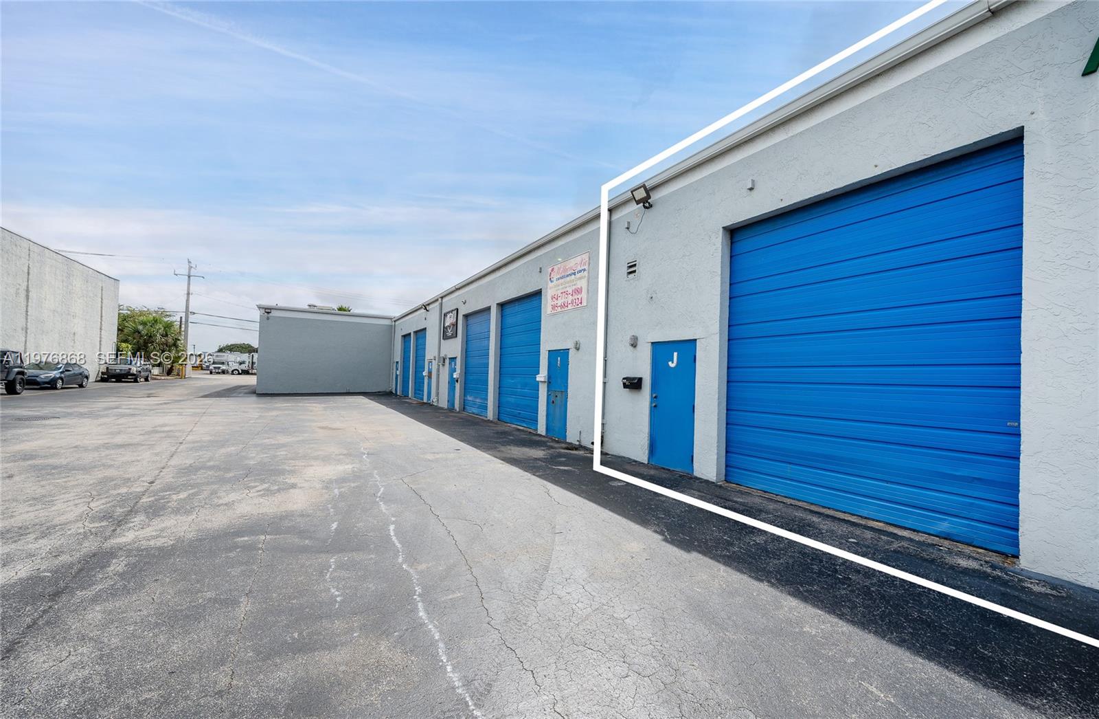 J  /   кв.футов $ 2026-03-04 0 Фото